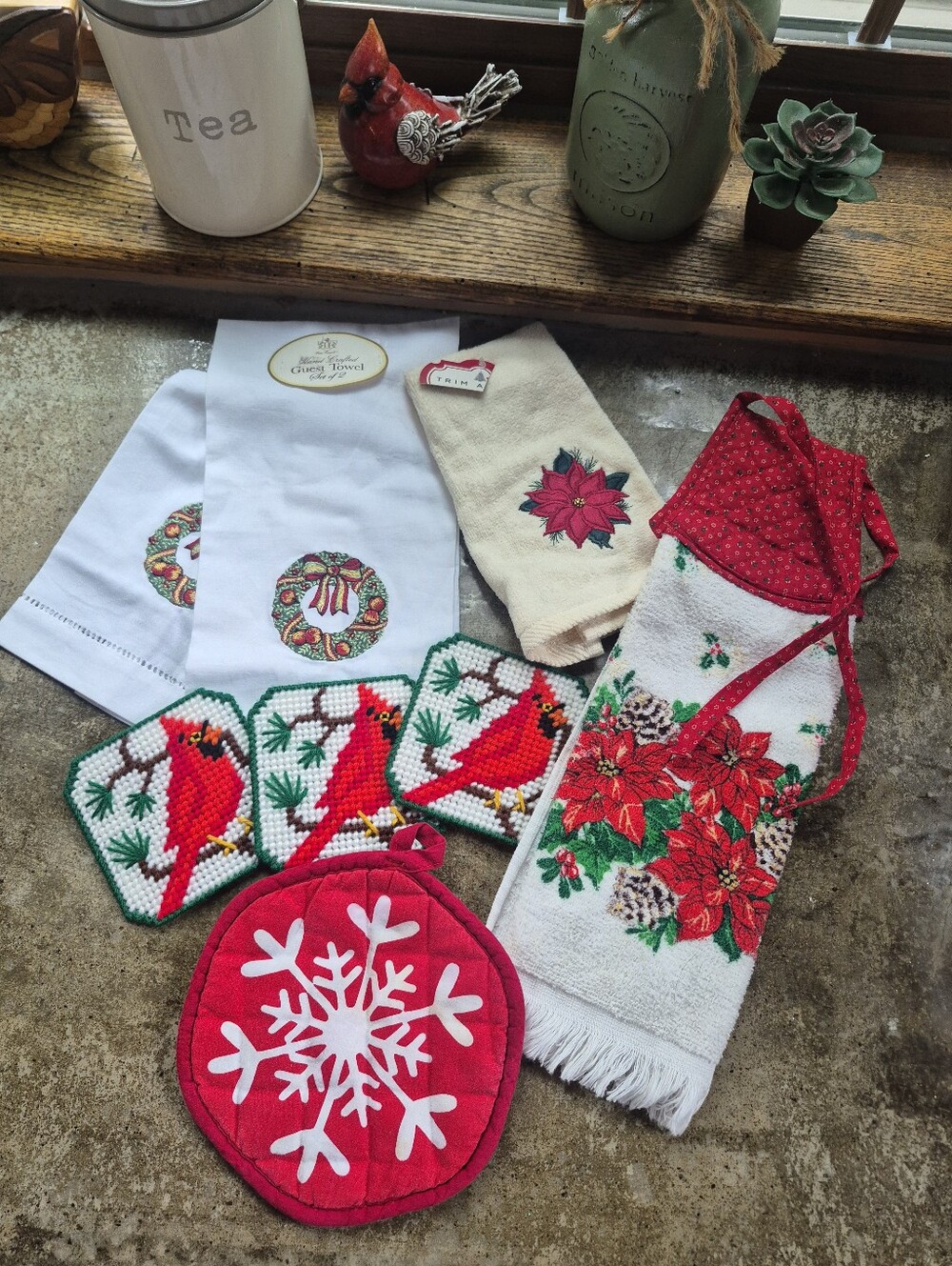 ❤️🔥 8pc. New Christmas Hand Towels, Pot Holder, Coaster Bundle